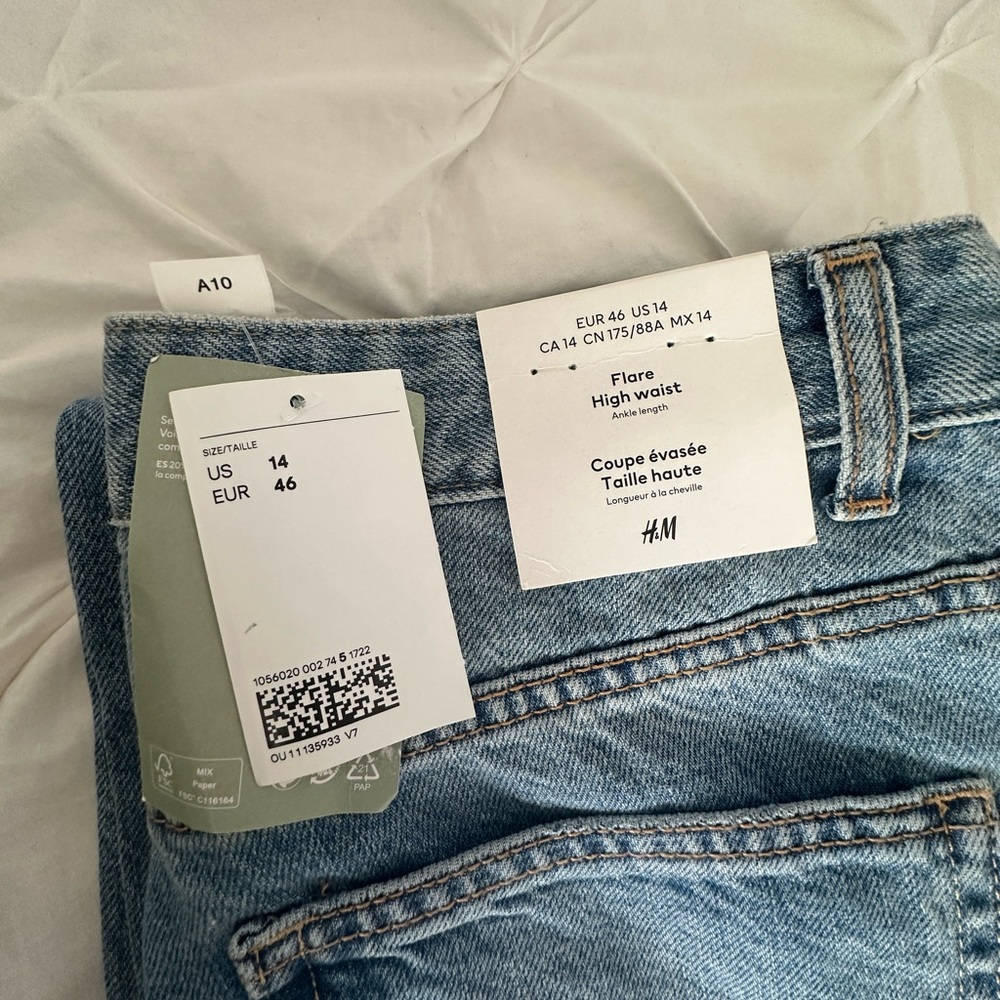 H&M High Waisted flare jeans. NWT